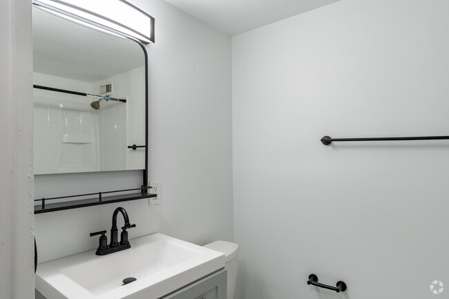 Baño de estilo moderno 2023 - City Place Detroit