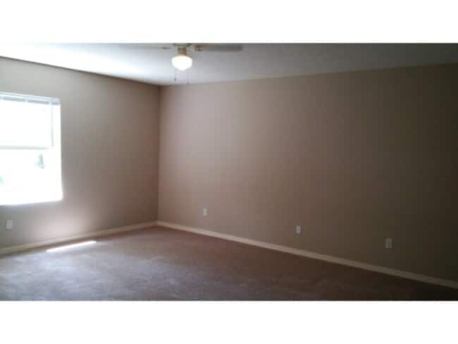 Building Photo - Move In Ready 3 Bedroom 2 Bath