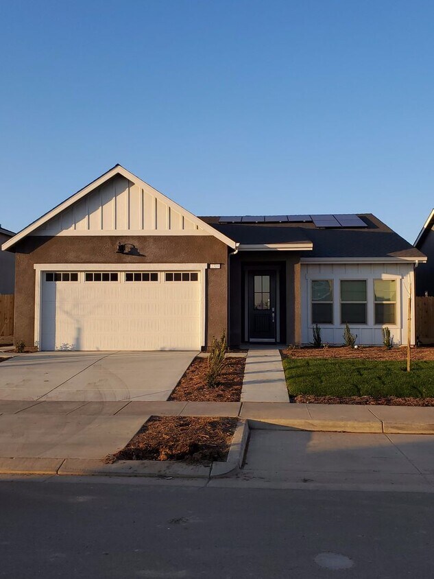 Primary Photo - Cozy, 3 bedroom Lennar home with a bonus r...