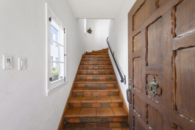 Foto del edificio - 148 S Orange Dr