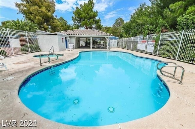 Building Photo - 2117 Chertsey Dr