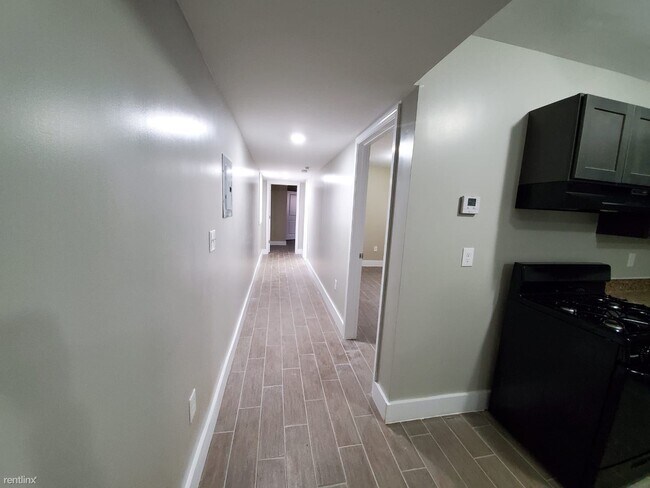 Building Photo - 2 br, 1 bath  - 124 Ellis Ave Apt 1