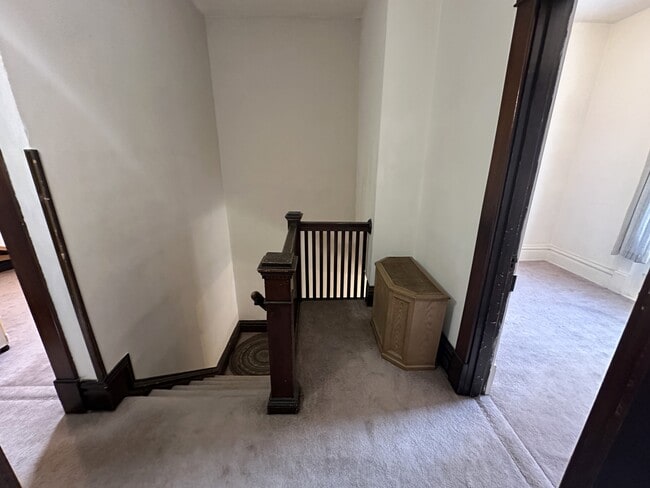 Parte superior de las escaleras - 3016 Victor St