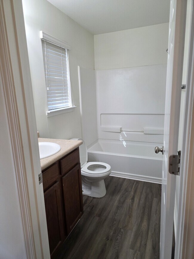 Foto del edificio - 103 Five Oaks Ct