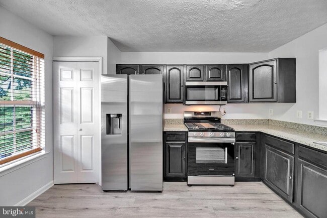 Building Photo - 2406 Lemontree Ln