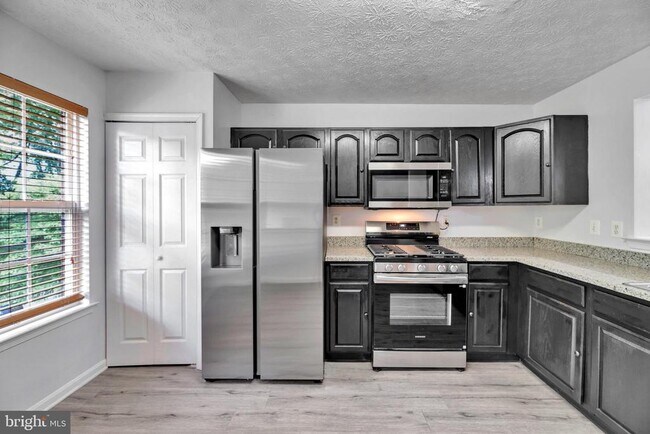 Foto del edificio - 2406 Lemontree Ln