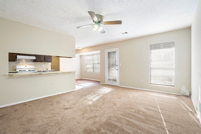 Building Photo - 3 Bedroom 2 Bath Home