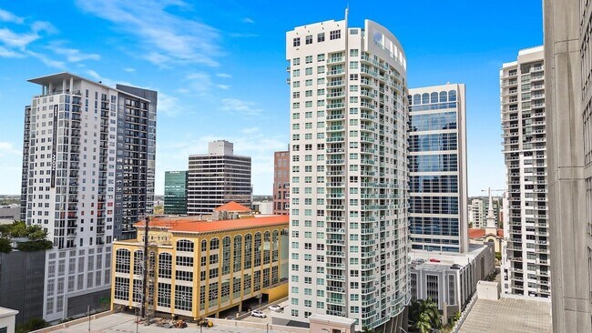Foto del edificio - 350 SE 2nd St