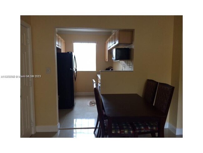 Foto del edificio - 319 Tyler St