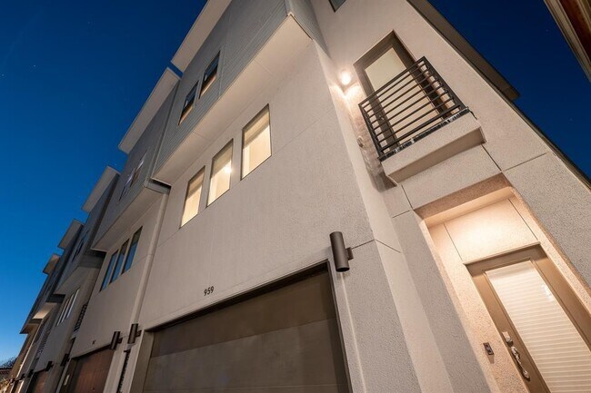 Building Photo - 959 St Augustine