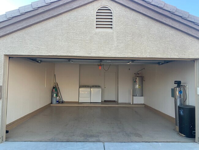 Building Photo - 43923 W Wild Horse Trail