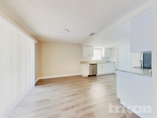 Building Photo - 15936 Winding Dr