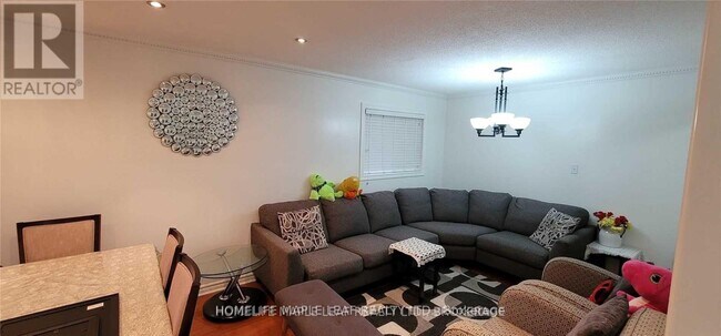 Photo du bâtiment - 44 Redpoll Ct