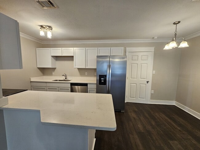 Building Photo - 200 Spencer Dr