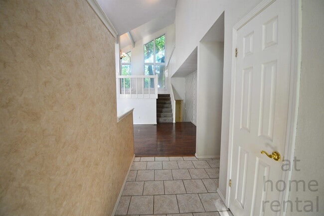 Building Photo - 8316 S Pittsburg Ave