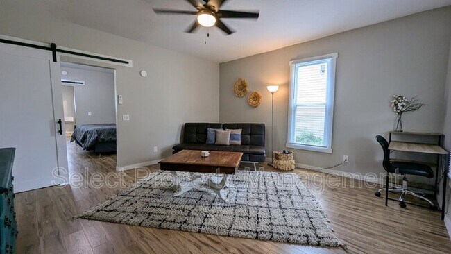 Building Photo - 517 Lavina St
