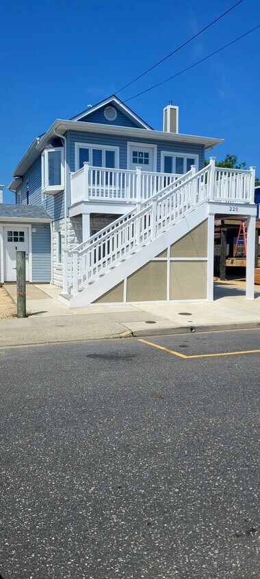 Primary Photo - 220 Webster Ave