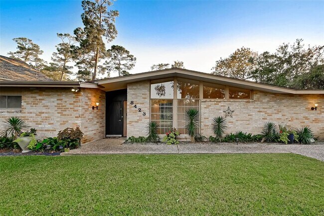 Foto del edificio - 8423 Hunters Creek Dr