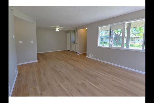 Building Photo - 4710 Lenore Ln