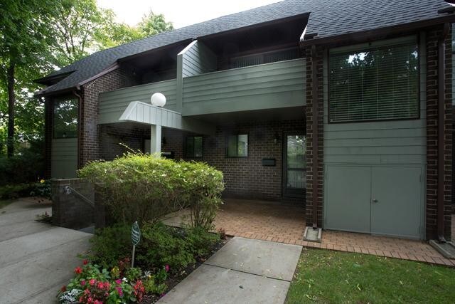 Foto del edificio - Fairfield Townhouses At Lawrence