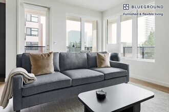 Building Photo - 2333 Calle Del Mundo