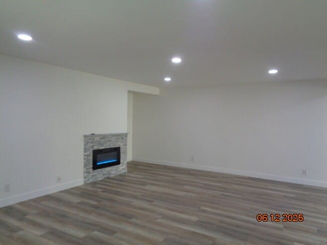 Building Photo - Single Story Condo in Park Somerset complex
