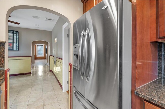 Foto del edificio - 711 Academy Ave