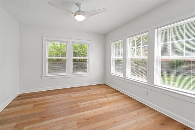 Foto del edificio - 2222 N Ridgewood Ave