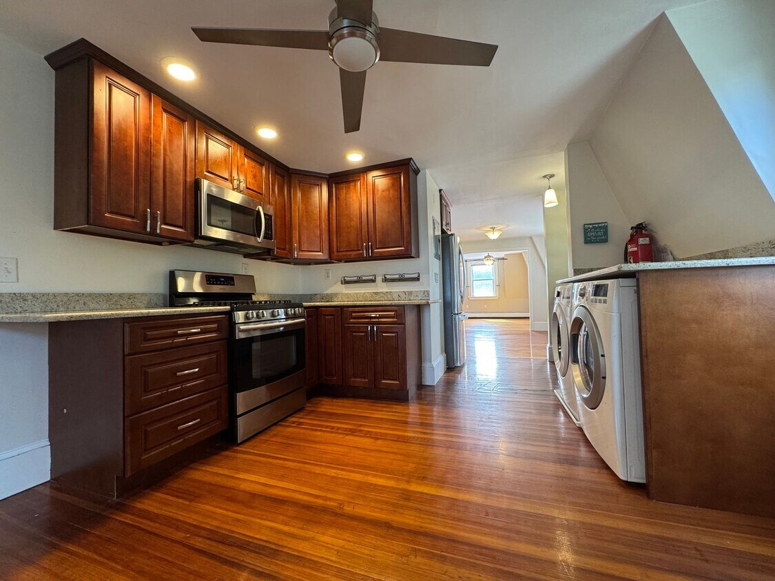 Primary Photo - 28 Beckett St