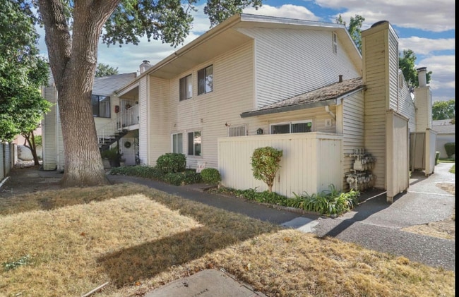 Building Photo - 712 McCoy Ct