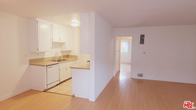 Building Photo - 818 7th St