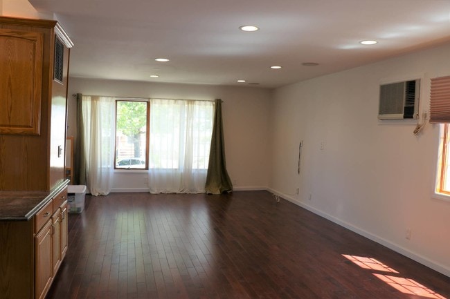 Building Photo - 548 Naughton Ave