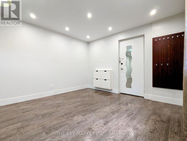 Building Photo - 211 St Clements Ave