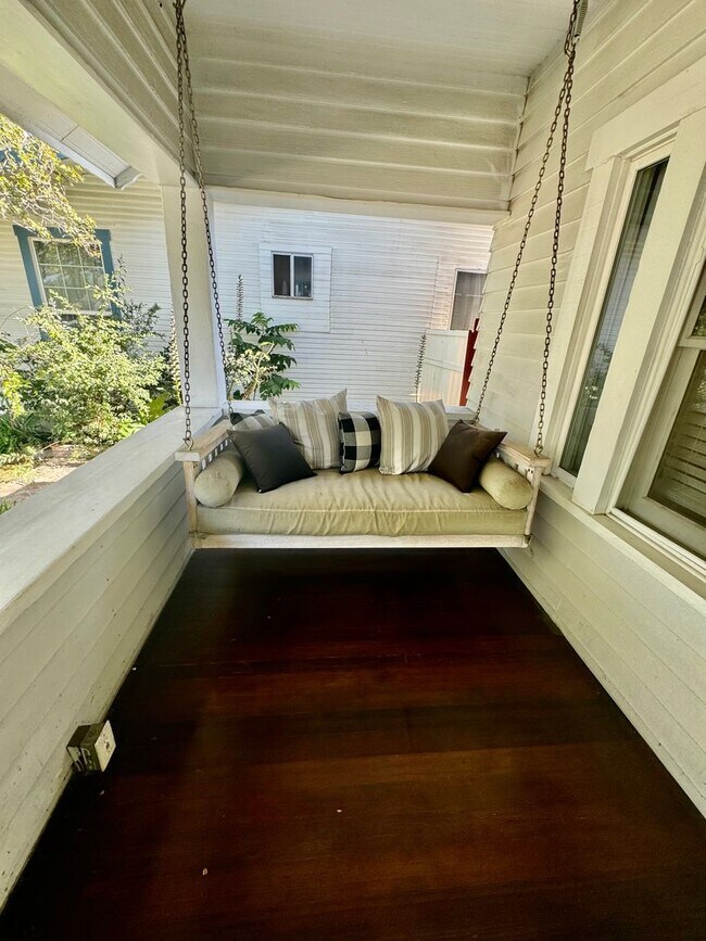 Building Photo - Rare Historic Home