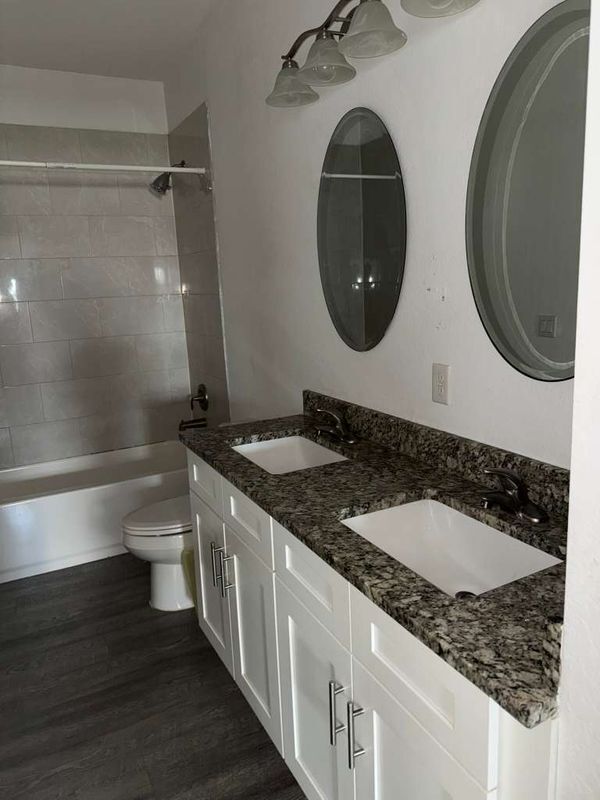 Foto del edificio - 837 NE 15th Ln