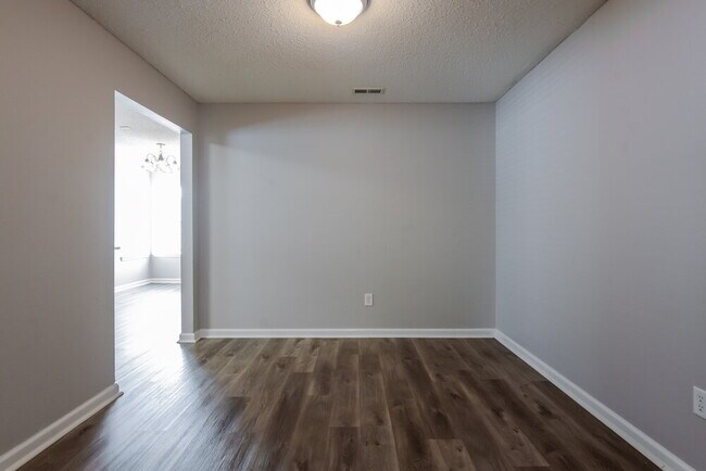 Foto del edificio - 5660 Dollar Run Ln