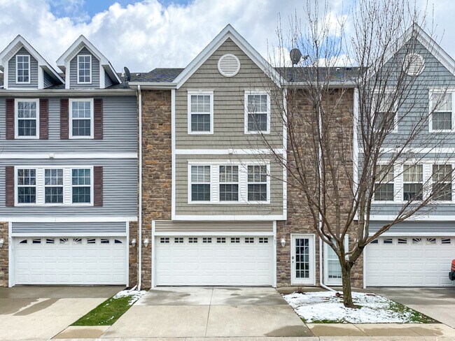 Exterior - 385 NE Sandalwood