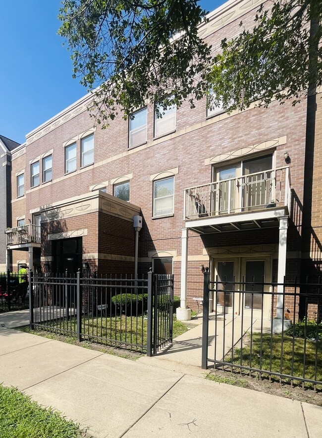 Foto del edificio - 4174 S Drexel Blvd