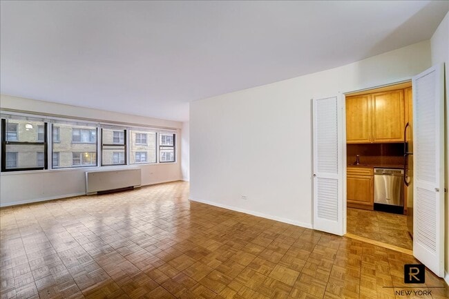 Building Photo - 520 E 81st St