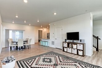 Building Photo - 450 Tigercat Wy
