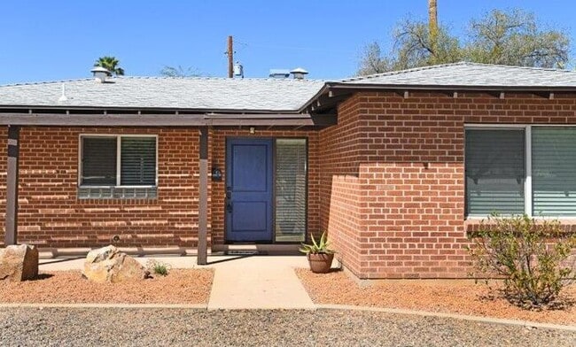 Building Photo - Charming Sam Hughes Brick Home with large ...