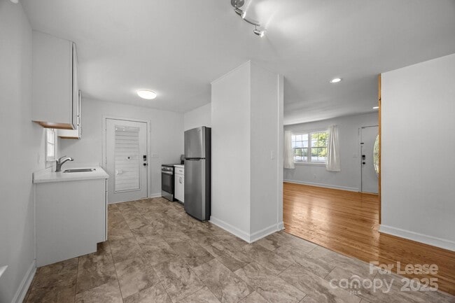 Building Photo - 136 Kent Dr