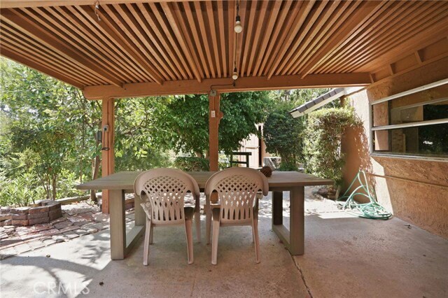 Building Photo - 16682 Oakhurst Cir