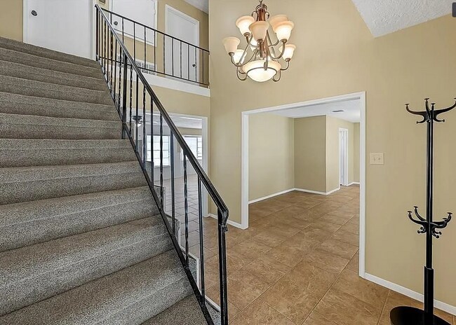 Building Photo - 9611 Crail Dr