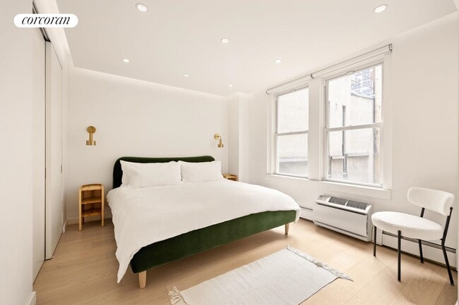 Building Photo - 40 W 55th St