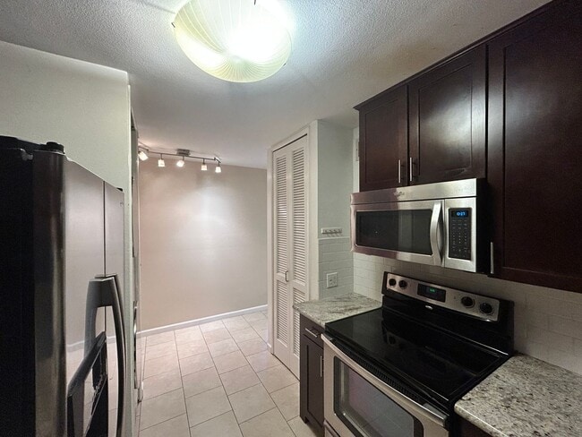 Foto del edificio - Beautiful 2B/2BA Condo in Mission Hills for Rent!