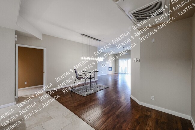Foto del edificio - 8653 E Royal Palm Rd