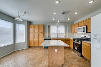 Building Photo - 7809 Calico Flower Ave