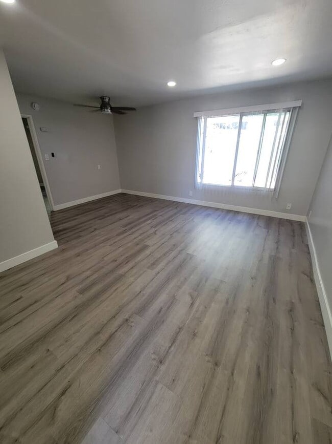 Foto del edificio - 2505 S Denison Ave