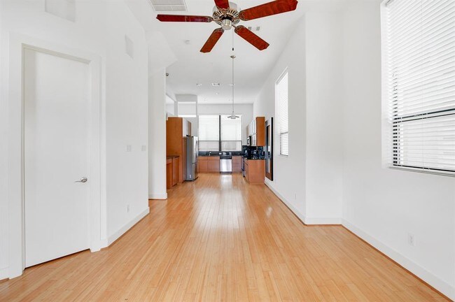 Building Photo - 2311 Camden Dr